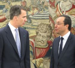 Su Majestad el Rey con el ministro de Energía, Minas, Agua y Medio Ambiente del Reino de Marruecos, Abdelkader Aâmara