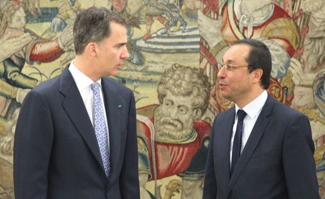 Su Majestad el Rey con el ministro de Energía, Minas, Agua y Medio Ambiente del Reino de Marruecos, Abdelkader Aâmara