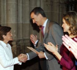 Su Majestad el Rey entrega el Premio Nacional de Literatura Modalidad Ensayo 2014 a Adela Cortina