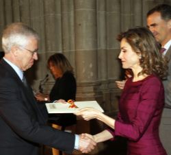 Su Majestad la Reina entrega el Premio Nacional de Literatura Modalidad Ensayo 2015 a José Manuel Sánchez Ron