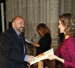 Su Majestad la Reina entrega el Premio Nacional de Literatura Modalidad Literatura Dramática 2015 a Mariano Llorente