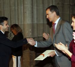 Su Majestad el Rey entrega el Premio Nacional de Literatura Modalidad Poesía Joven “Miguel Hernández” 2014 a Carlos Loreiro