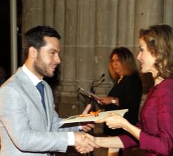 Su Majestad la Reina entrega el Premio Nacional de Literatura Modalidad Poesía Joven “Miguel Hernández” 2015 a Gonzalo Hermo