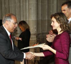 Su Majestad la Reina entrega el Premio Nacional de Historia de España 2015 a Roberto Fernández Díaz