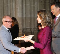 Su Majestad la Reina entrega el Premio Nacional del Cómic 2015 a Javier Olivares