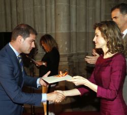 Su Majestad la Reina entrega el Premio Nacional de Fomento de la Lectura 2014 a Ricardo Segado concejal de la ciudad de Cartagena por el “Proyec