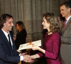 Su Majestad la Reina entrega el Premio Nacional de Danza Modalidad Interpretación 2015 a Rubén Olmo