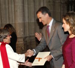 Su Majestad el Rey entrega el Premio Nacional de Restauración y Conservación de Bienes Culturales 2015 por la trayectoria profesional a Nieves Valentí