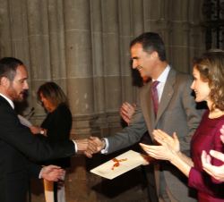 Su Majestad el Rey entrega el Premio Nacional de Diseño de Moda 2014 a Josep Font