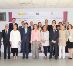 Su Majestad la Reina Doña Sofía junto a los ponentes y las autoridades presentes en la inauguración del IV simposio internacional "Avances en la 