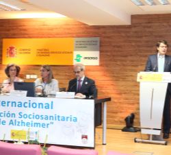 Su Majestad la Reina Doña Sofía en la mesa presidencial durante la intervención del alcalde de Salamanca, Alfonso Fernández Mañueco