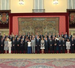 Fotografía de grupo de los asistentes a la reunión del Patronato de la Fundación Cotec