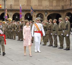 Su Majestad la Reina pasa revista a la Fuerza
