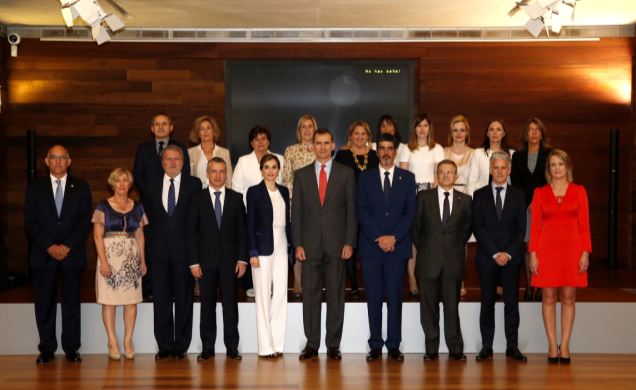 Sus Majestades los Reyes con la representación de los asistentes al Congreso Europeo sobre "Justicia restaurativa y terapéutica: hacia innovadores mod