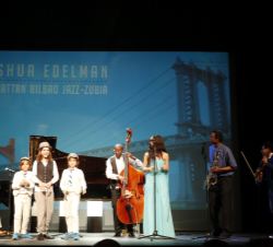 Momento de la actuación musical de "Joshua Edelmen & Manhattan Bilbao Jazz-Zubia"