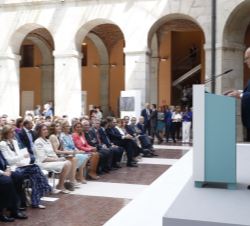 Vista del patio durante la intervención del presidente de la Fundación de Ayuda contra la Drogadicción, Ignacio Bayón