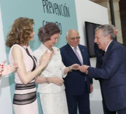Javier Godó, presidente del Grupo Godó, recibe un reconocimiento y el saludo de Doña Letizia y Doña Sofía por el apoyo del Grupo Godó a la FAD