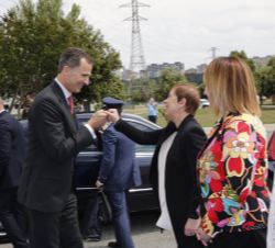 Su Majestad el Rey recibe el saludo de la presidenta de la Comunidad Foral de Navarra, Uxue Barkos