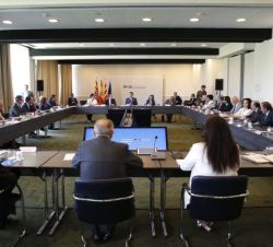 Don Felipe y Doña Letizia durante el desarrollo de la XIV Reunión del Patronato de la Fundación Princesa de Girona