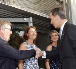 Don Felipe recibe el saludo del secretario de Estado de Educación, Formación Profesional y Universidades, Marcial Marín Hellín