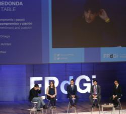 Desarrollo del diálogo entre los premiados de ediciones anteriores