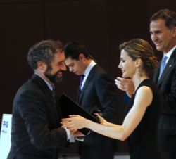 Don Felipe y Doña Letizia hacen entrega del Premio