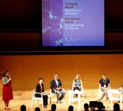 La directora de la FPdGi, Mònica Margarit, hace la presentación de la mesa redonda