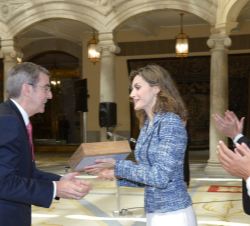 Su Majestad la Reina entrega el "Premio Reina Letizia de Promoción de la Inserción Laboral de Personas con Discapacidad" a Alcampo, S.A., re