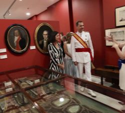 Don Felipe en una de las salas del Museo Naval de San Fernando