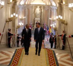 Su Majestad Rey conversa con el Presidente Obama