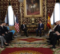 El Rey y el Presidente Obama con las delegaciones de los dos países  