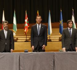 Don Felipe en la mesa presidencial