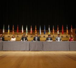 Vista general de la mesa presidencial del acto de entrega de Despachos a la 66ª Promoción de la Carrera Judicial