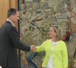 Su Majestad el Rey con Ana María Oramas González-Moro, representante de Coalición Canaria-Partido Nacionalista Canario (CCa-PNC)