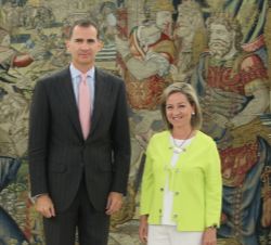 Su Majestad el Rey con Ana María Oramas González-Moro, representante de Coalición Canaria-Partido Nacionalista Canario (CCa-PNC)