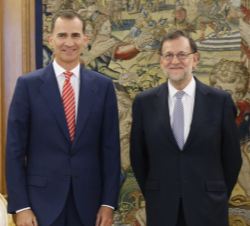 Su Majestad el Rey con Mariano Rajoy representante del Partido Popular (PP) 