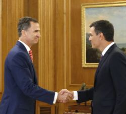 Su Majestad el Rey con Pedro Sánchez representante del Partido Socialista Obrero Español (PSOE)