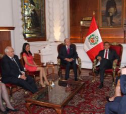 Encuentro de los asistentes a la cena oficial ofrecida por el Presidente Humala