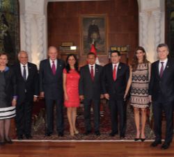 Encuentro de los asistentes a la cena oficial ofrecida por el Presidente Humala