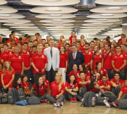 Don Felipe y Doña Letizia, con el Equipo Olímpico Español que participará en "Río 2016"