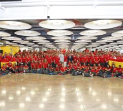Don Felipe y Doña Letizia, con el Equipo Olímpico Español que participará en "Río 2016"