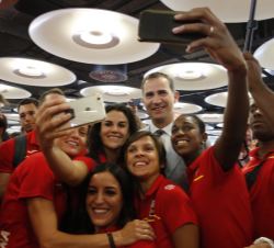 El Rey con los deportistas españoles
