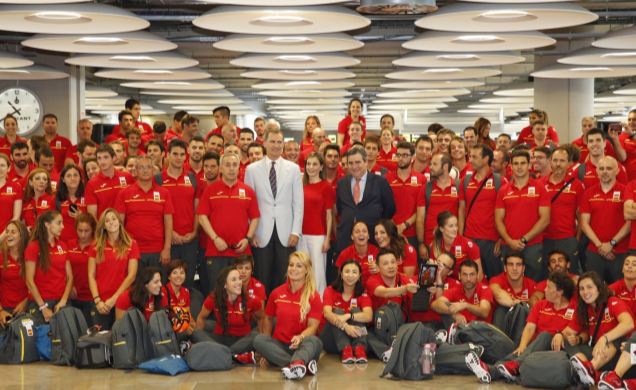 Don Felipe y Doña Letizia, con el Equipo Olímpico Español que participará en "Río 2016"