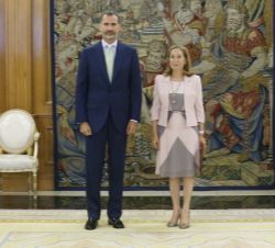 Don Felipe junto a la presidenta del Congreso de los Diputados, Ana María Pastor Julián
