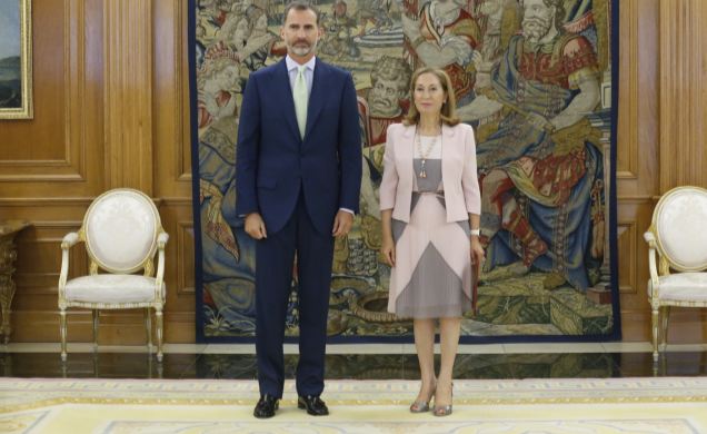 Don Felipe junto a la presidenta del Congreso de los Diputados, Ana María Pastor Julián