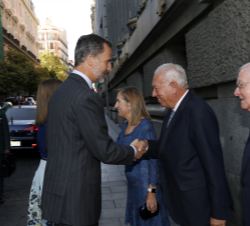 Su Majestad el Rey recibe el saludo del Ministro de Asuntos Exteriores y de Cooperación en funciones, José Manuel García-Margallo