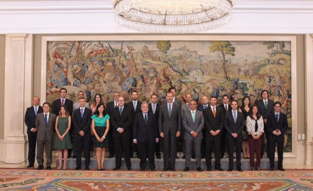 Su Majestad el Rey junto a la XXII promoción del Cuerpo Superior de Sistemas y Tecnologías de la Información
