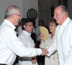 Su Majestad el Rey Don Juan Carlos saluda al Presidente peruano, Pedro Pablo Kuczynski