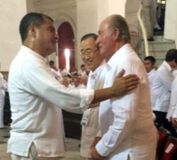 Su Majestad el Rey Don Juan Carlos saluda al Presidente ecuatoriano, Rafael Correa