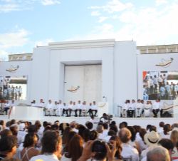 Vista general del desarrollo de la ceremonia en el centro de Convenciones de Cartagena de Indias